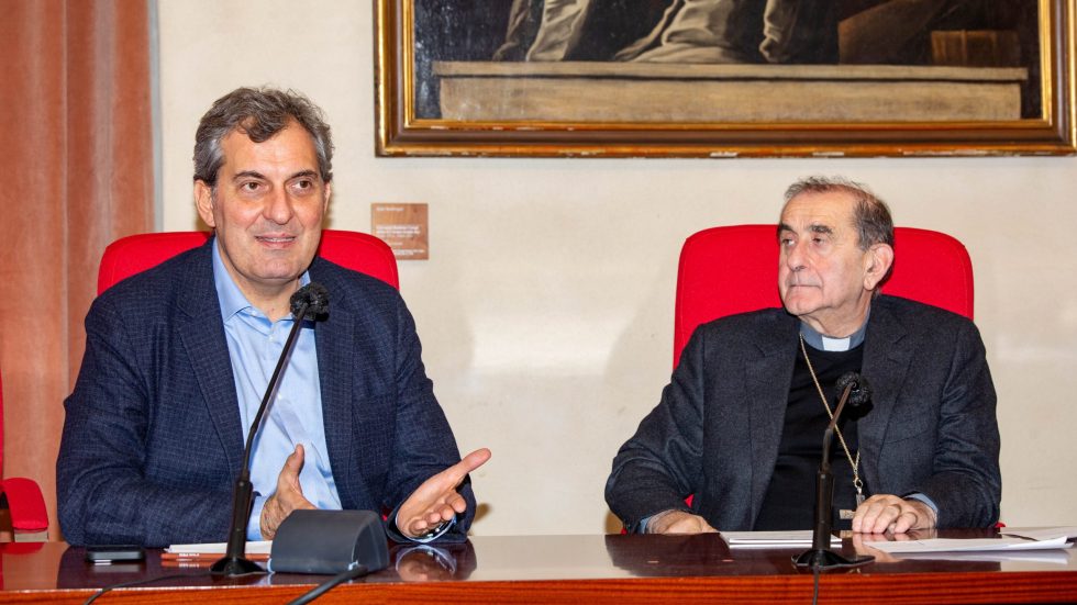 Un momento del dialogo tra Mario Calabresi e l'Arcivescovo (Agenzia Fotogramma)