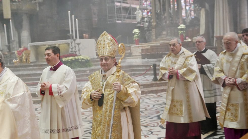 L'Arcivescovo all'inizio della celebrazione (Agenzia Fotogramma)