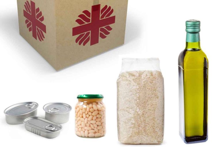 Uno dei kit alimentari compresi nei Regali Solidali