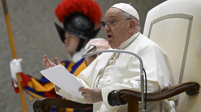 Papa Francesco: «No alle armi, sì alla pace»
