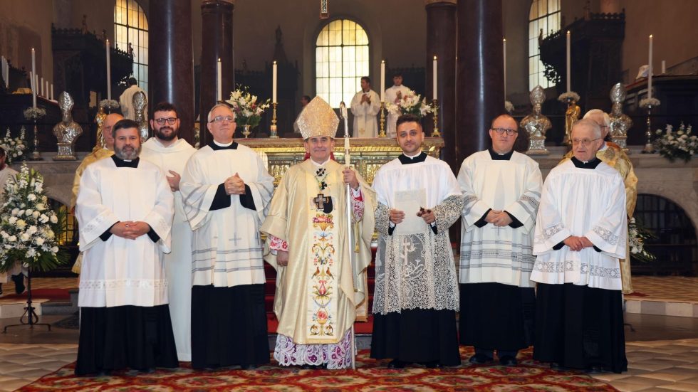 I Fratelli Oblati diocesani con l'Arcivescovo