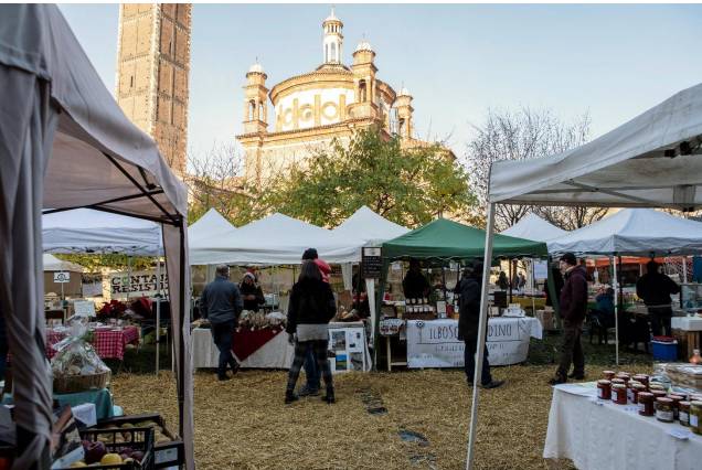A Milano la spesa buona e solidale ai mercati contadini di via Santa Croce