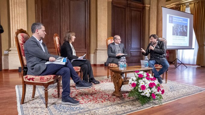 L’Arcivescovo in dialogo «per un giornalismo al servizio del bene comune»