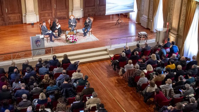 L’Arcivescovo dialoga con i giornalisti