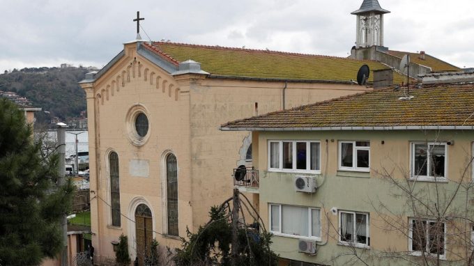 Il Papa e la Cei vicini alla chiesa italiana colpita a Istanbul