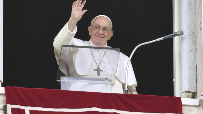 Papa Francesco ringrazia Scola e Milano: «Mi sono sentito a casa»