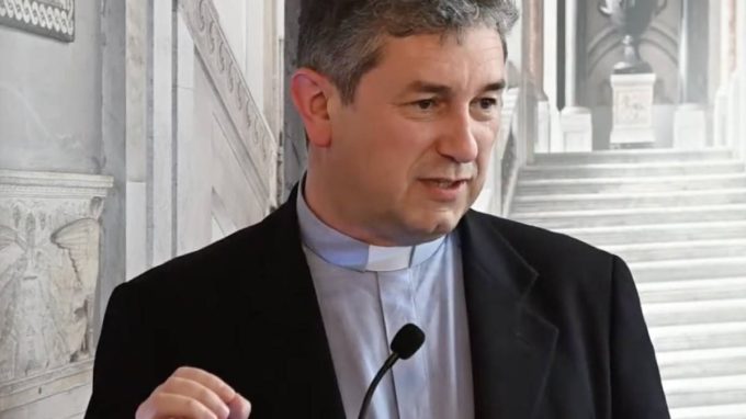 Politici credibili, formati in modo specifico