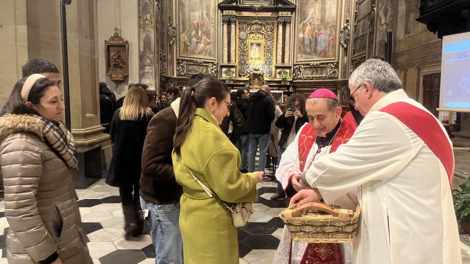 Fidanzati in preghiera per San Valentino