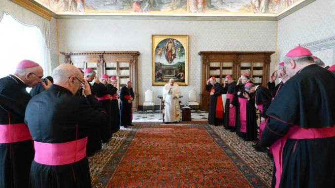 La morte del Papa, il cordoglio dei Vescovi lombardi