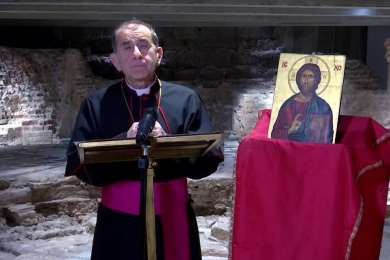 L'Arcivescovo al Battistero di San Giovanni alle Fonti in una precedente occasione di preghiera