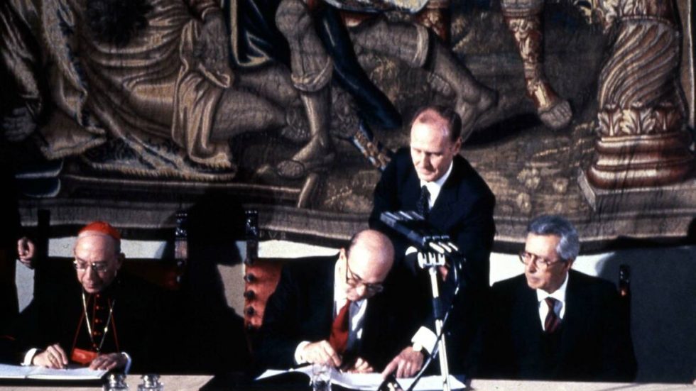 18 febbraio 1984: il segretario di Stato Casaroli e il presidente del Consiglio Craxi firmano il nuovo Concordato 