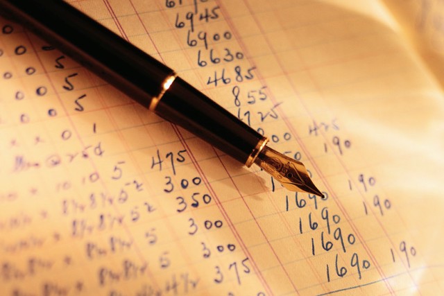 Fountain Pen on Ledger ¥'