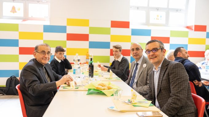 Opera Cardinal Ferrari apre la sua “casa” per il Pranzo di Pasqua con l’Arcivescovo