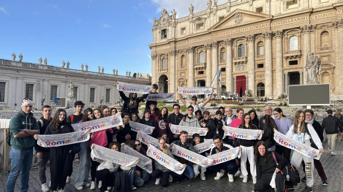 Papa Francesco ai ragazzi ambrosiani: «Sappiate testimoniare la fedeltà al Vangelo»