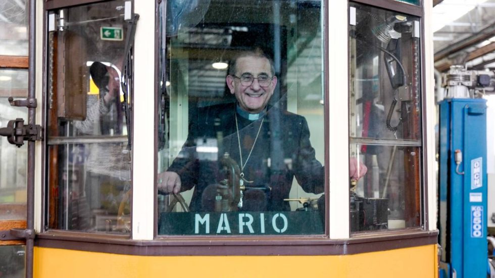L'Arcivescovo "alla guida" di un tram (Agenzia Fotogramma)