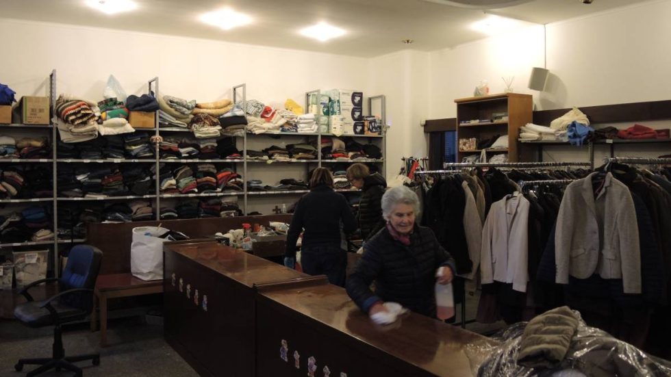 Il Centro Caritas di distribuzione abiti a Bovisio Masciago