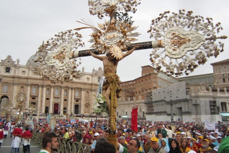 Confraternite in Piazza San Pietro