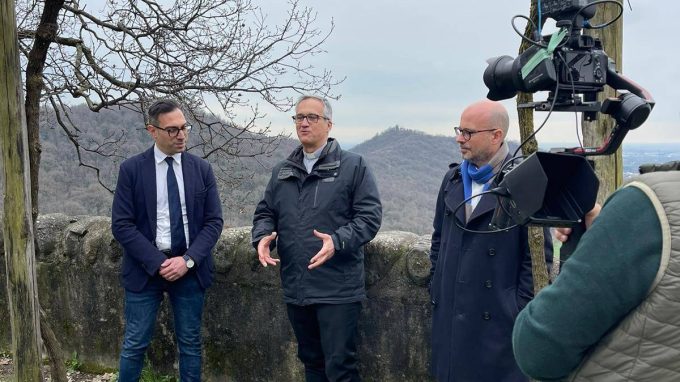 Con monsignor Viganò l’arte che racconta il Vangelo