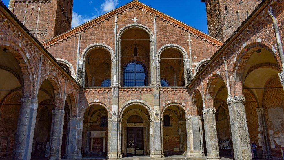 Conferenza sul restauro dei tessuti di Sant'ambrogio vescovo