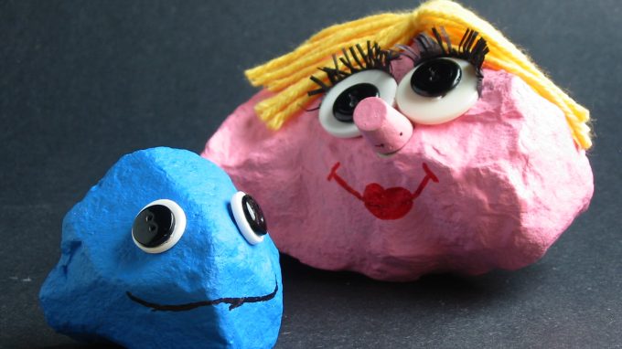 Un sasso per amico. La nuova moda su Tik Tok che ci parla della solitudine dei giovani