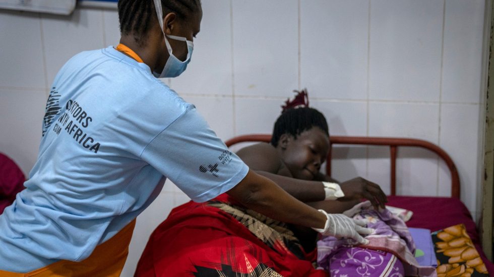 A Milano «Fino all'ultimo miglio» la mostra fotografica che racconta l'opera dei Medici con l'Africa Cuamm