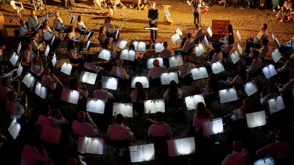 «Candle Concert Band»: a Rho concerto a lume di candela