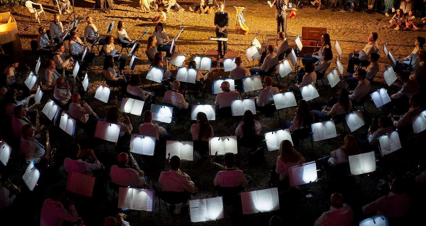 «Candle Concert Band»: a Rho concerto a lume di candela