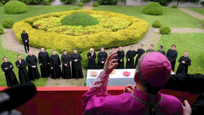 Festa dei Fiori, Delpini: «Ispirati dalla sapienza che viene dall’alto»