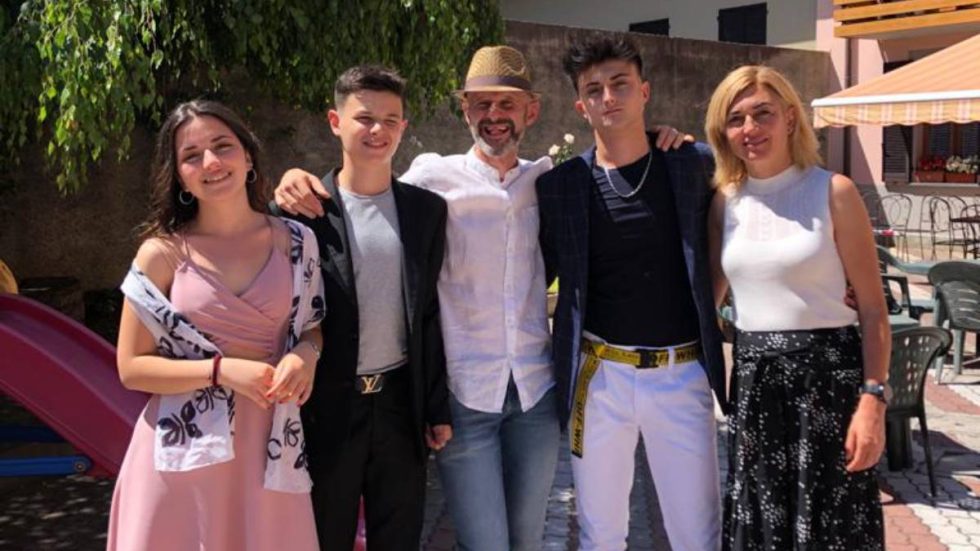 IMG-20210614-WA0002 I coniugi Caiani con i tre figli