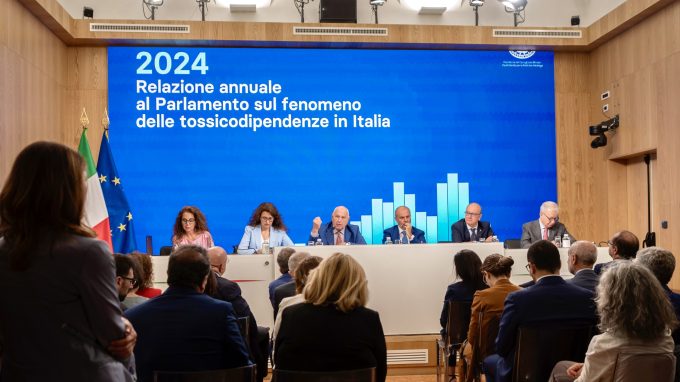 Tossicodipendenze: in aumento consumi, reati e domande di trattamento