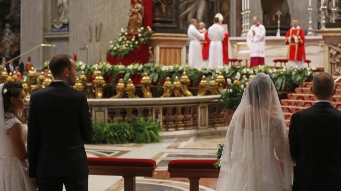 Crisi dei matrimoni? Dietro ci sono cambiamenti sociali ed economici