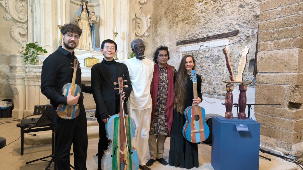 Pace, libertà e la sinfonia del legno venuto dal mare