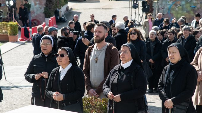 Roma, 23 febbraio 2025: Papa Francesco ricoverato nell’Ospedale
