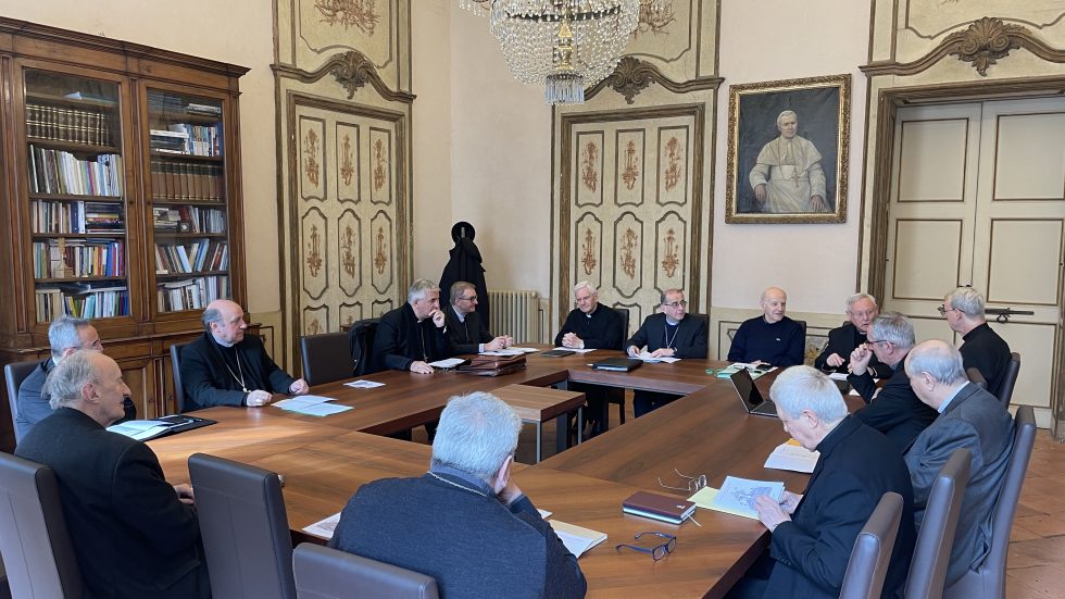I Vescovi lombardi durante la loro sessione di lavoro a Mantova