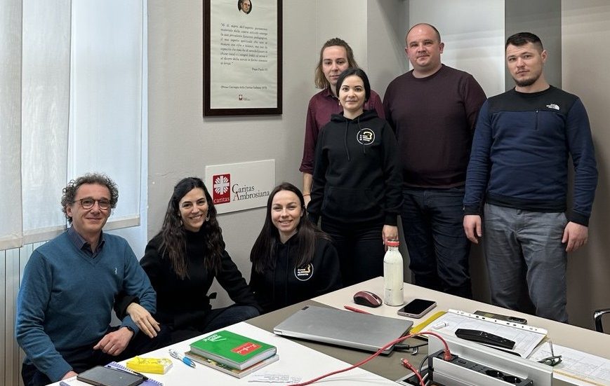 La delegazione moldava nella sede di Caritas con Sergio Malacrida (Area Immigrazione) ed Erica Tossani (vicedirettrice)