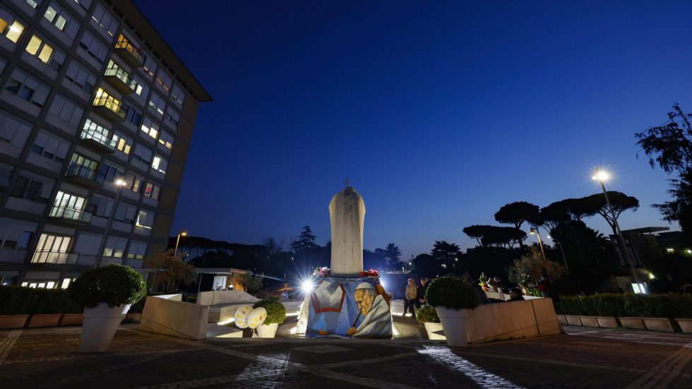 Papa Francesco ricovero (Foto ANSA/SIR)