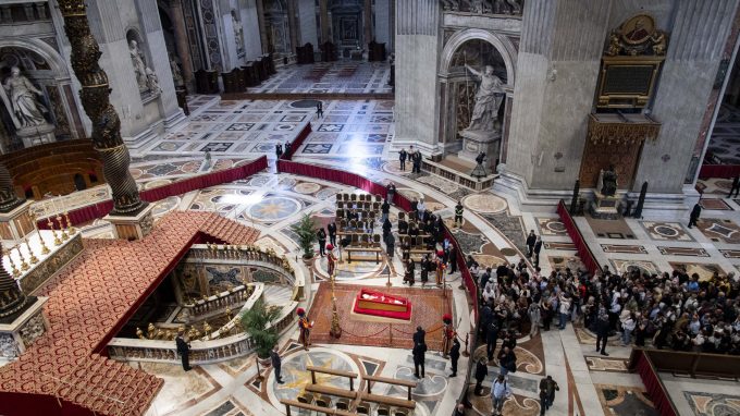 Papa Francesco, in San Pietro un affetto senza fine
