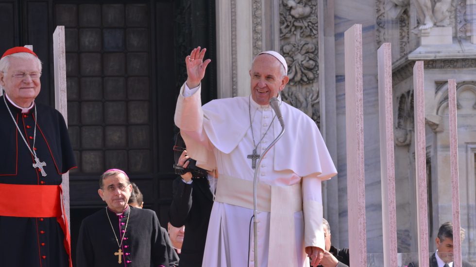 _STE9875 Papa Francesco a Milano il 25 marzo 2017. A sinistra il cardinale Angelo Scola (allora Arcivescovo), sullo sfondo monsignor Mario Delpini (allora Vicario generale)