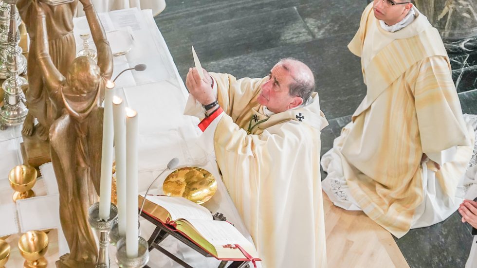 Il 50° di Delpini e il ruolo del prete ieri e oggi, forum su Radio Marconi