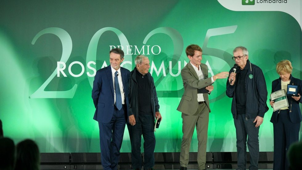 Don-Virginio-Colmegna-intervento-2 Don Virginio Colmegna durante la premiazione. A sinistra don Chino Pezzoli