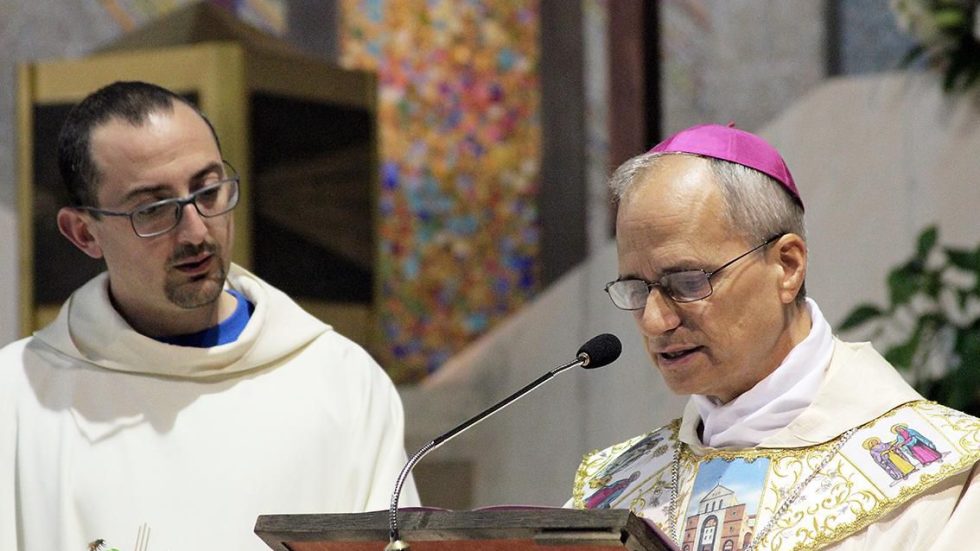 Padre Michele Falcone e monsignor Robert Francis Prevost