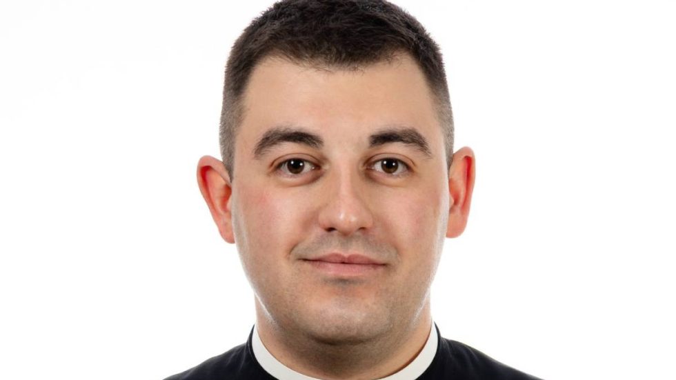 Stefano, il prete-chef: «La vocazione mi ha chiamato fuori dalla cucina»