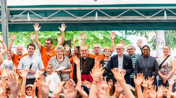 Delpini in oratorio: «Entrate nella vita dalla porta che è Gesù»