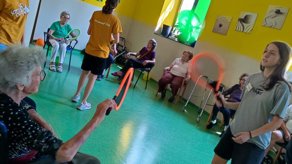 Giochi con gli anziani della RSA Villa Parini Giochi con gli anziani della Rsa Villa Parini