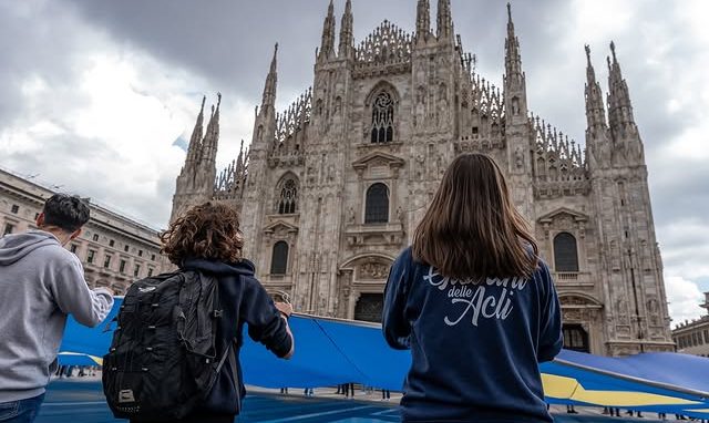 Giovani Acli Milano piazza Duomo 1