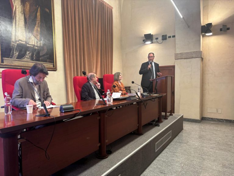 Da sinistra, Massimo Cacciari, mons. Mario Delpini, Catia Caramelli e Lorenzo Fazzini