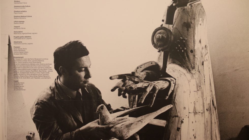 floriano-bodini-paolo-vi-ritratto-di-un-papa-sempione-news-18 Floriano Bodini al lavoro sul ritratto di Paolo VI (1968)