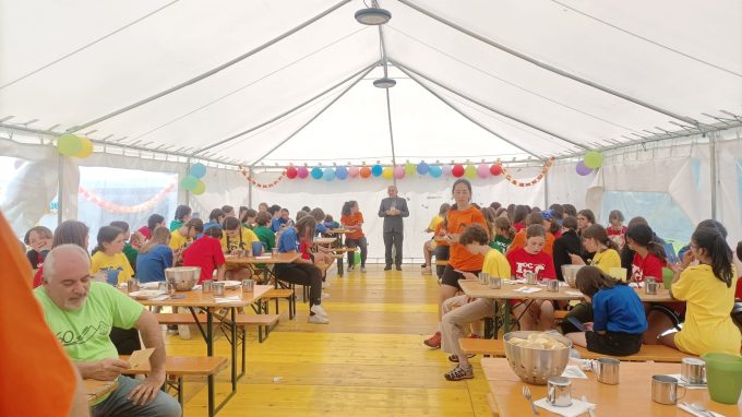 L’Arcivescovo tra tende e zaini