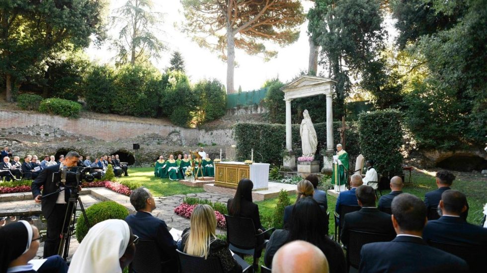 La Messa per la Custodia della creazione presieduta dal Papa nel Giardino della Madonnina del Borgo Laudato Si’ di Castel Gandolfo