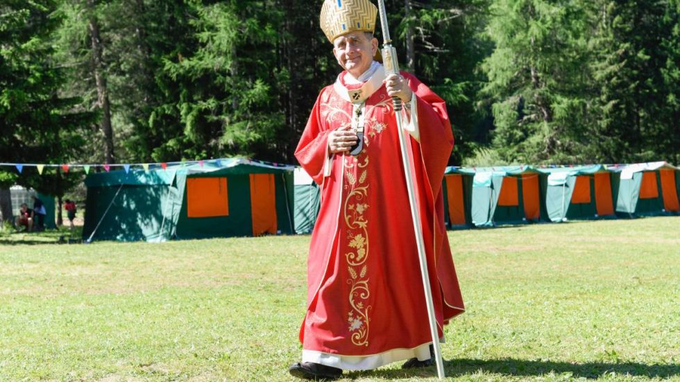 SAB1786 L'Arcivescovo in visita ai campeggi in Valfurva nell'estate 2024 (Agenzia Fotogramma)